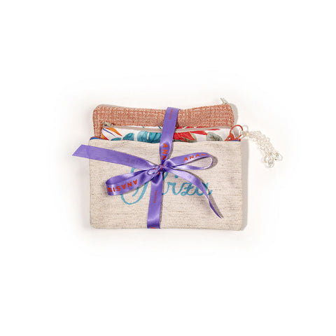 Set di 3 pochette - una con ricamo