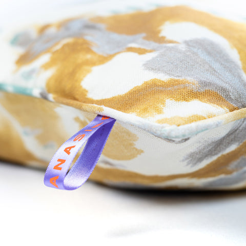 Coussin en tissu damassé aux couleurs gris, ocre et vert ART B10